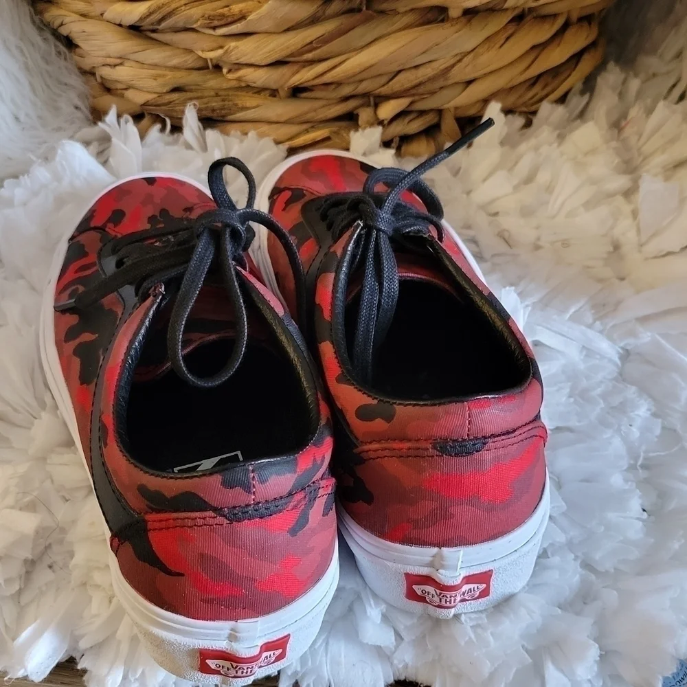 Vans bold no limit camo lace up sneakers Low Rise Tenniscore Athleisure